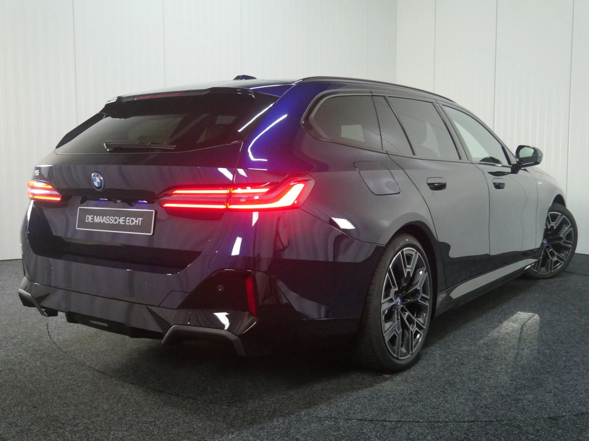 Hoofdafbeelding BMW i5