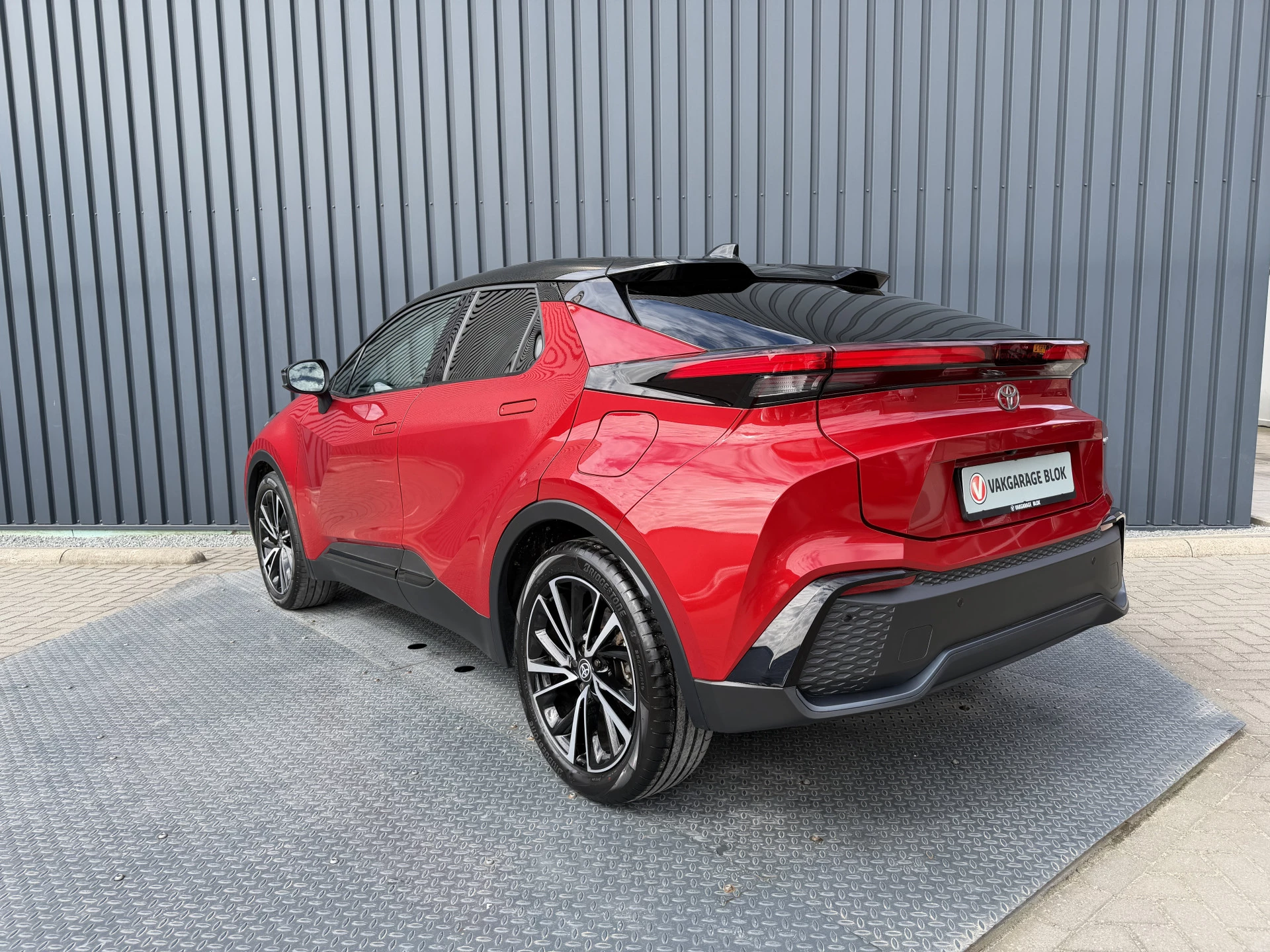 Hoofdafbeelding Toyota C-HR