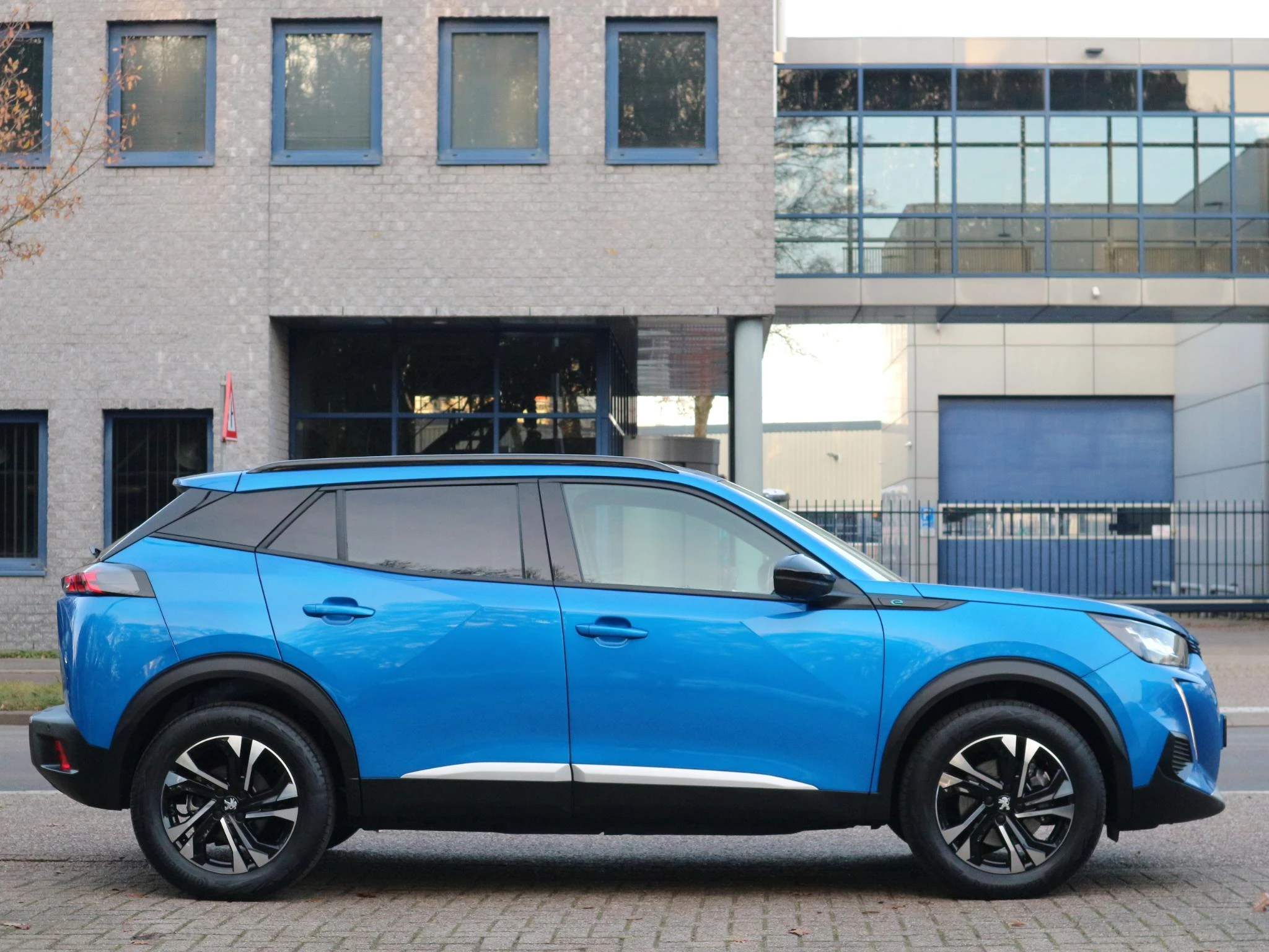 Hoofdafbeelding Peugeot e-2008