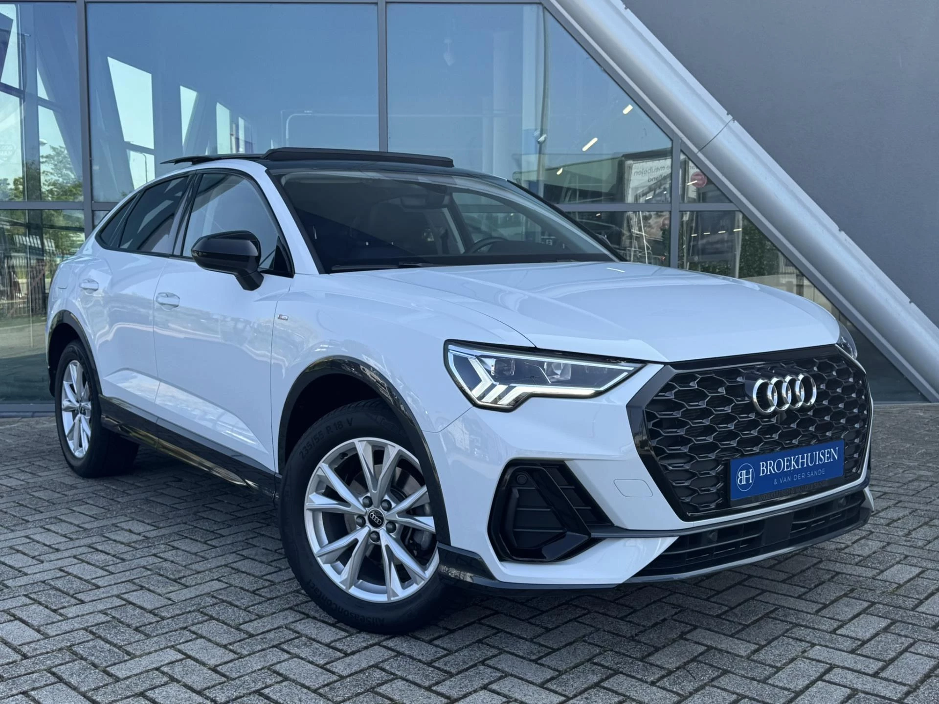 Hoofdafbeelding Audi Q3