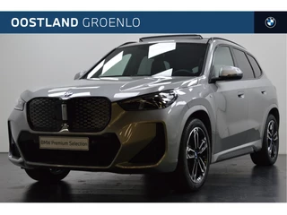 BMW iX1 eDrive20 M Sport / Panoramadak / Trekhaak / Achteruitrijcamera / M Adaptief onderstel / Adaptieve LED / Parking Assistant / Stuurverwarming