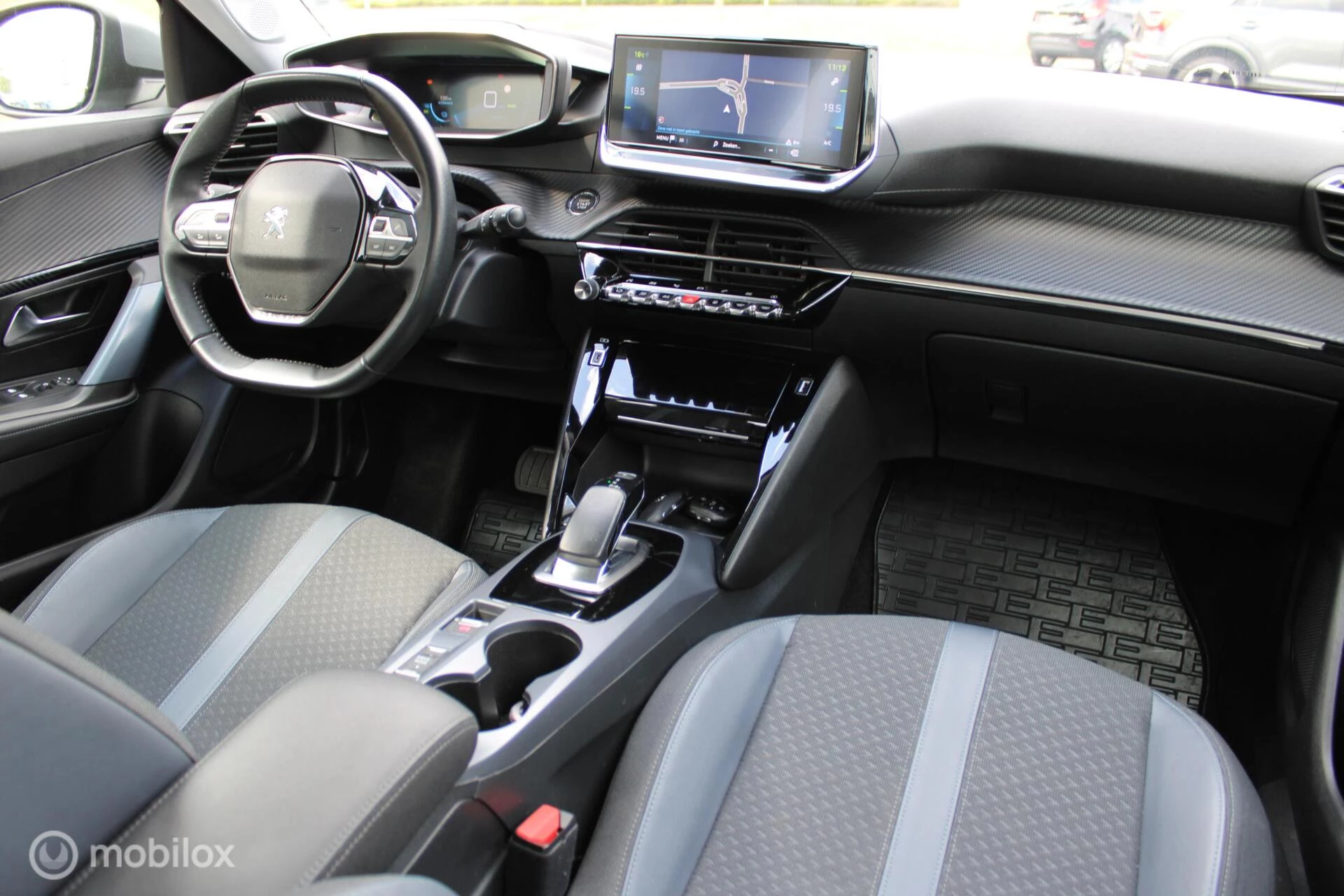 Hoofdafbeelding Peugeot e-2008