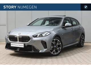 BMW 1 Serie 120 M Sport / Panoramadak / Achteruitrijcamera / Sportstoelen / M Adaptief onderstel / PDC / Driving Assistant / Parking Assistant