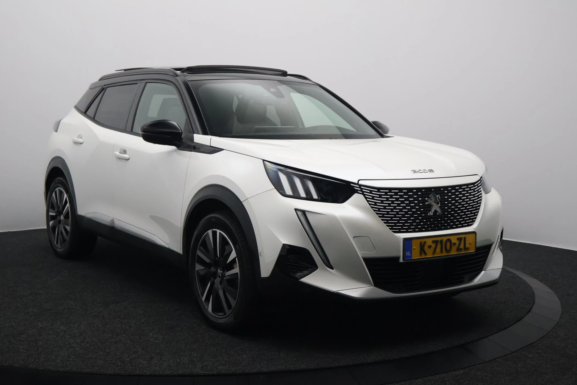 Hoofdafbeelding Peugeot e-2008