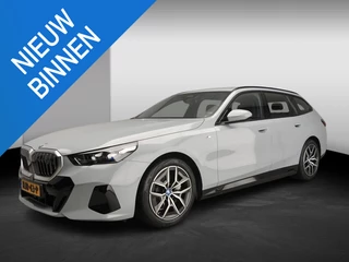 BMW i5 Touring eDrive40 | M-Sportpakket | LED | Navigatie | Active cruise | Trekhaak | Sportstoelen | DAB | Alu 19 inch