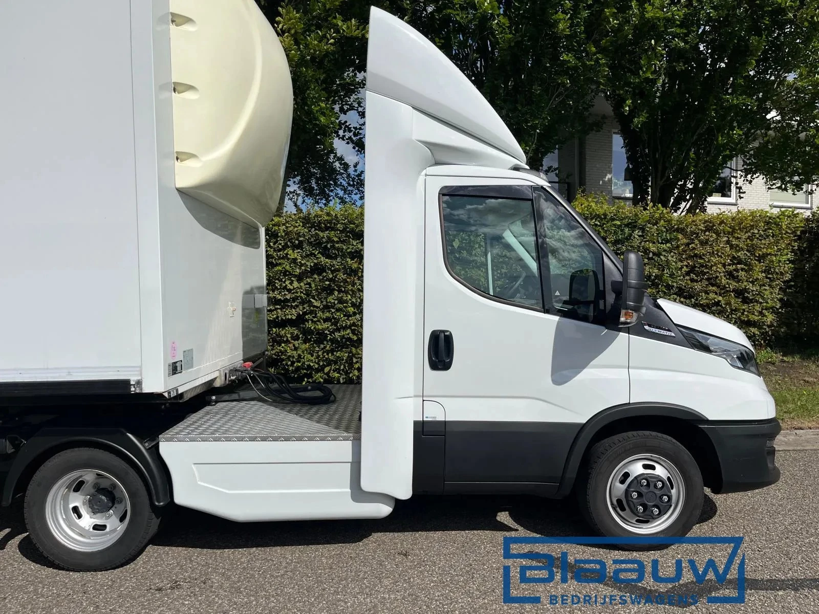 Hoofdafbeelding Iveco 40C18 Be trekker + Be bloemen oplegger