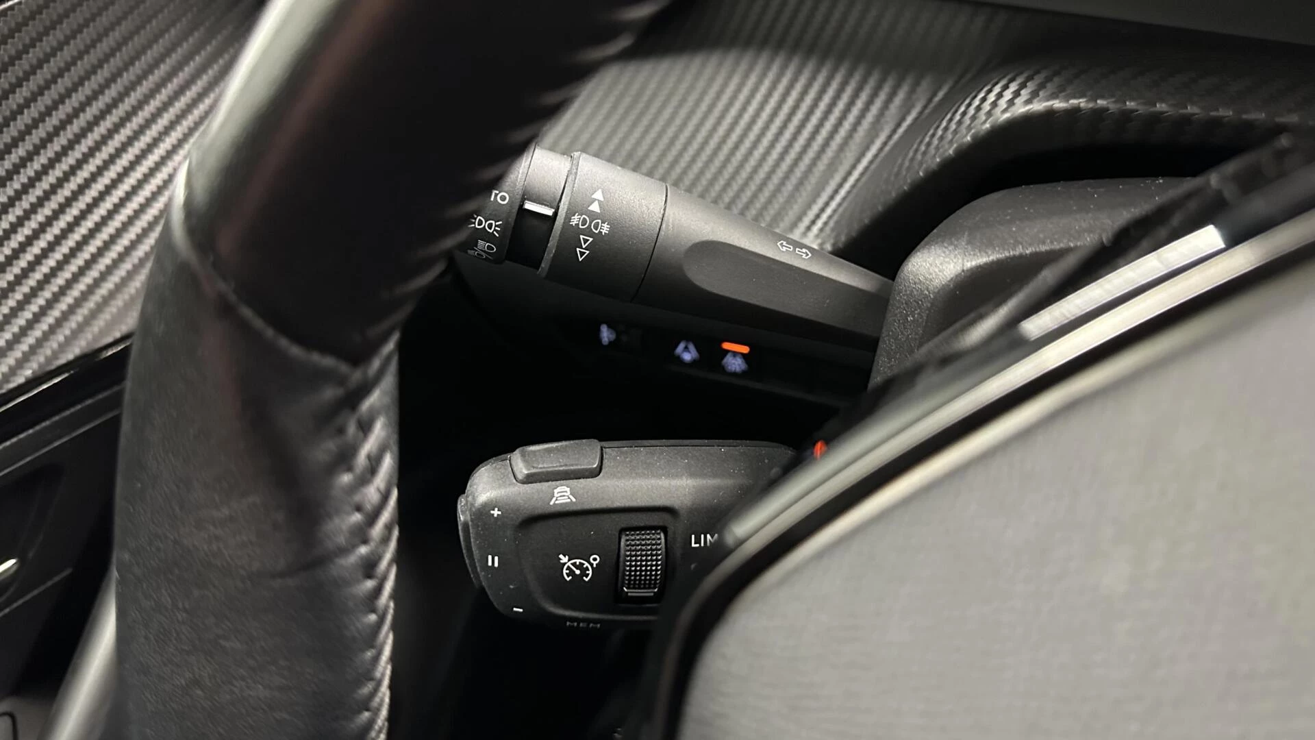 Hoofdafbeelding Peugeot e-2008