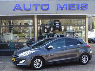 Hoofdafbeelding Hyundai i30 Hyundai i30 1.6 GDI GO! Navi Clima Cruise Camera PDC
