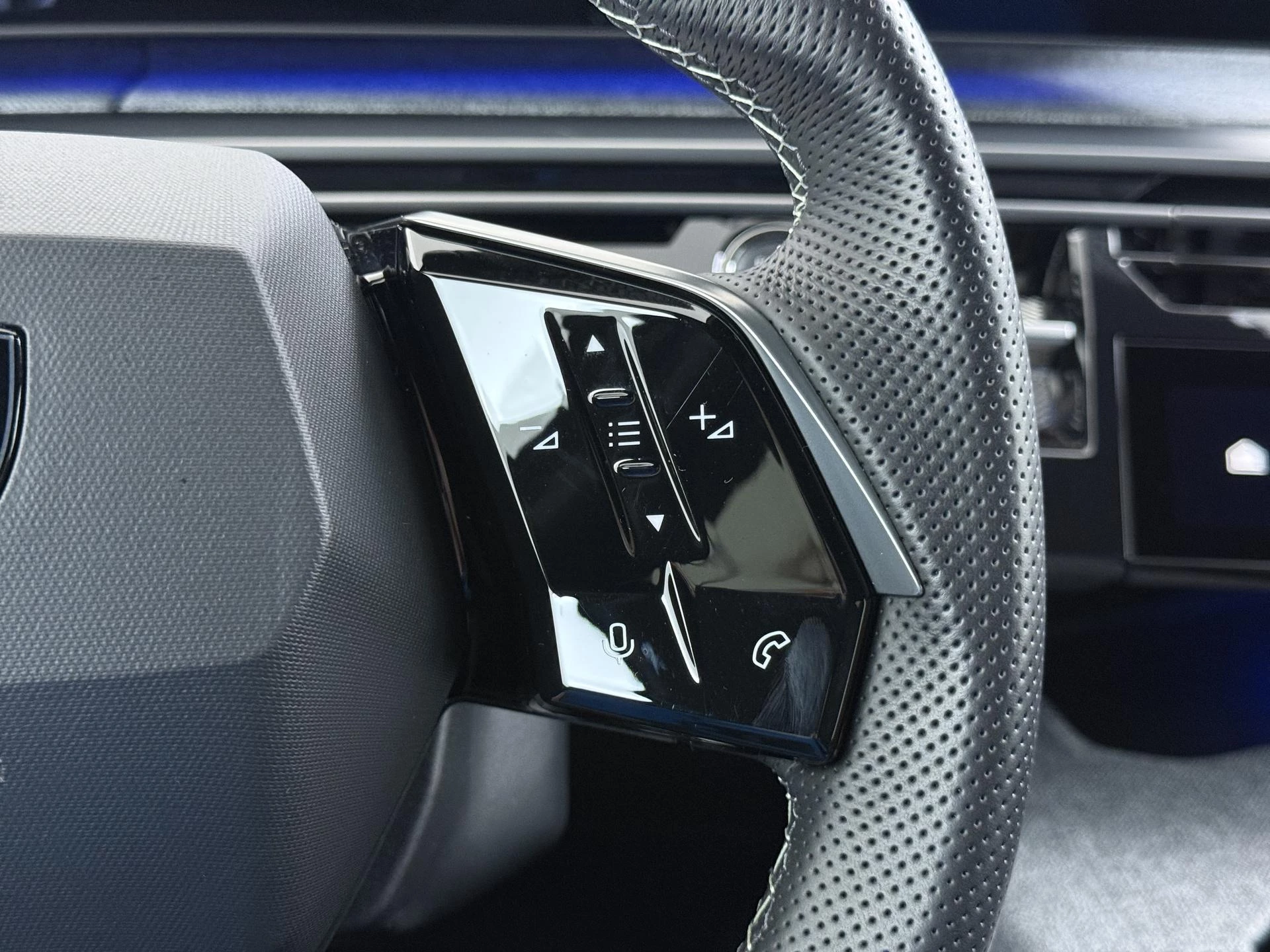 Hoofdafbeelding Peugeot e-3008