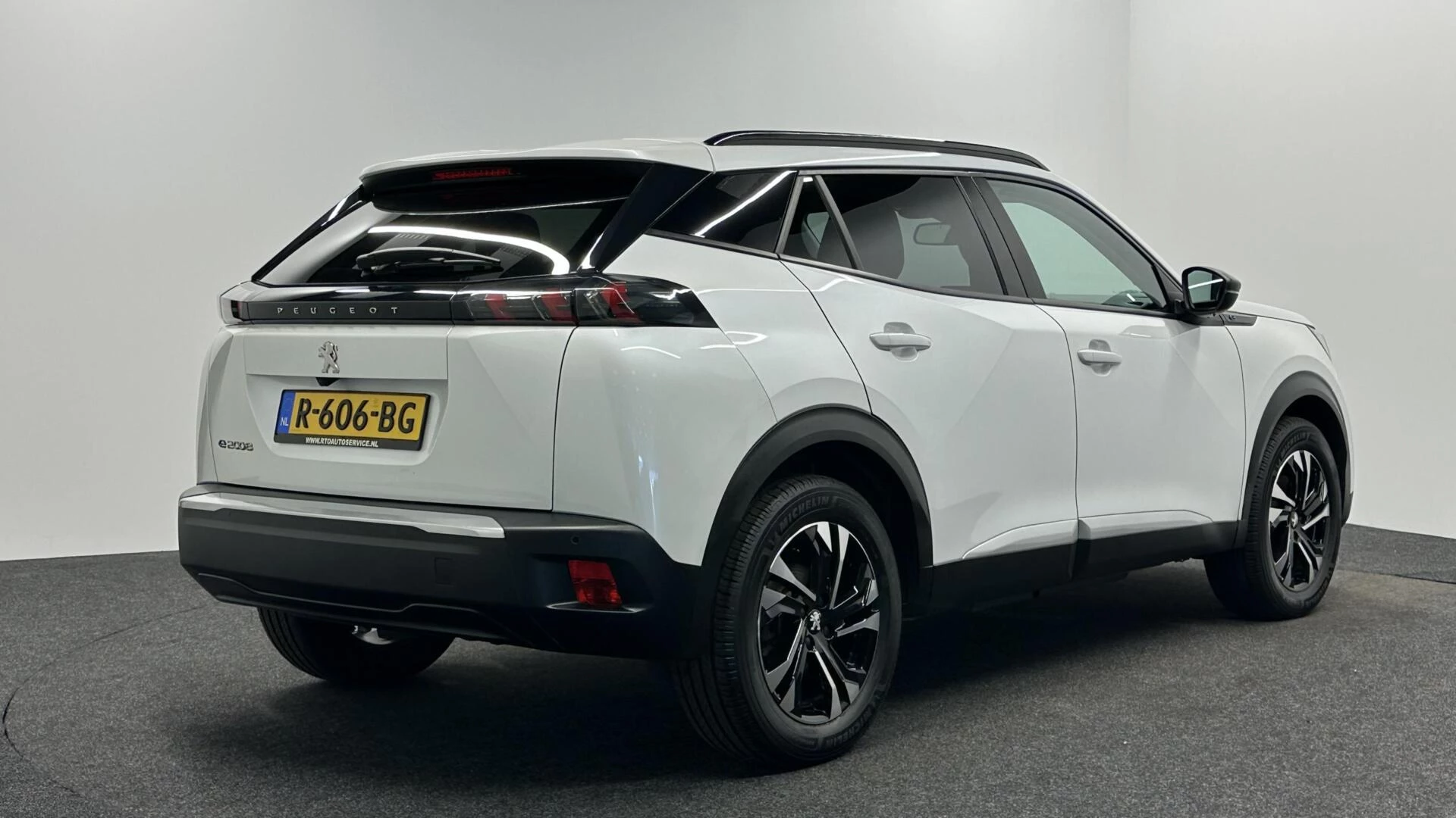 Hoofdafbeelding Peugeot e-2008