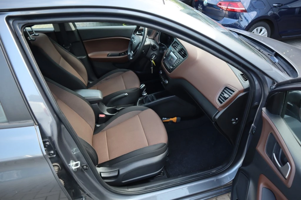 Hoofdafbeelding Hyundai i20