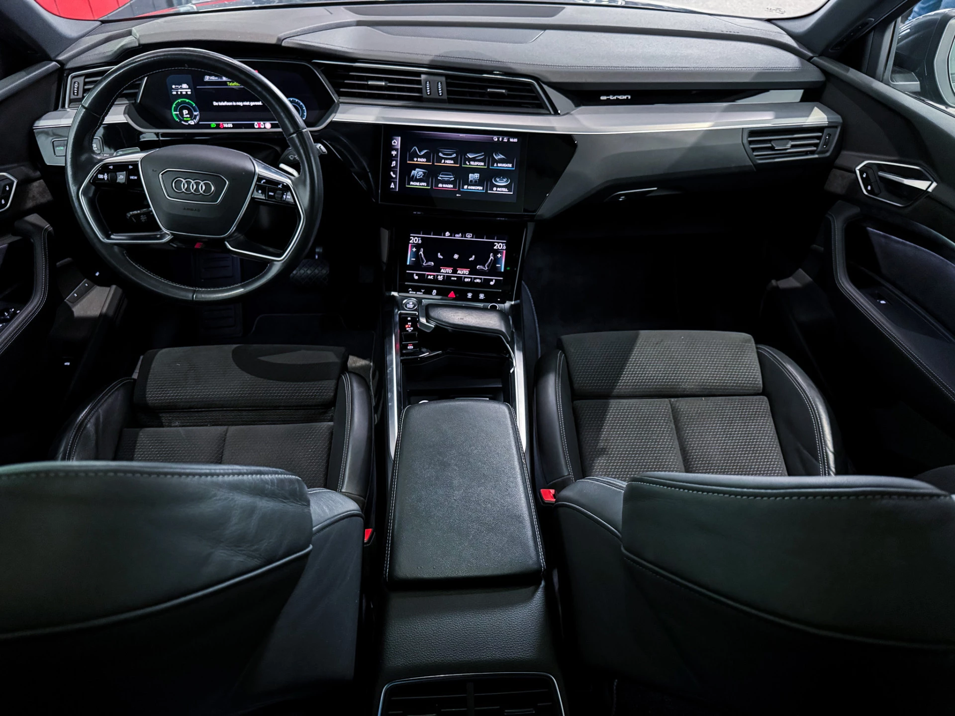 Hoofdafbeelding Audi e-tron