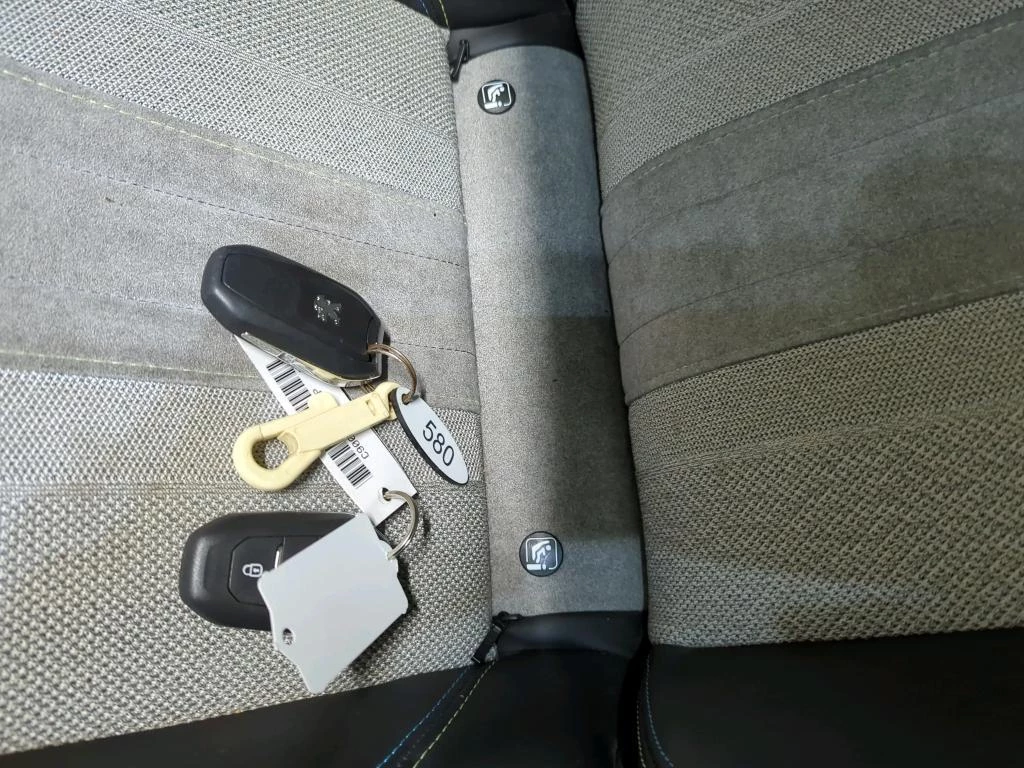 Hoofdafbeelding Peugeot e-2008