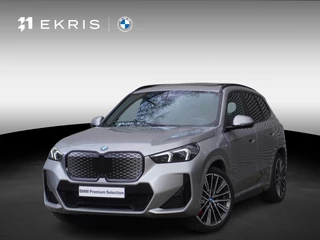 BMW iX1 eDrive20 M Sportpakket Pro | Comfort Pack | 20 inch Multispaak (Styling 869) | Glazen panoramadak | Driving Assistant Plus | Harman-Kardon sound system | Lentevoordeel