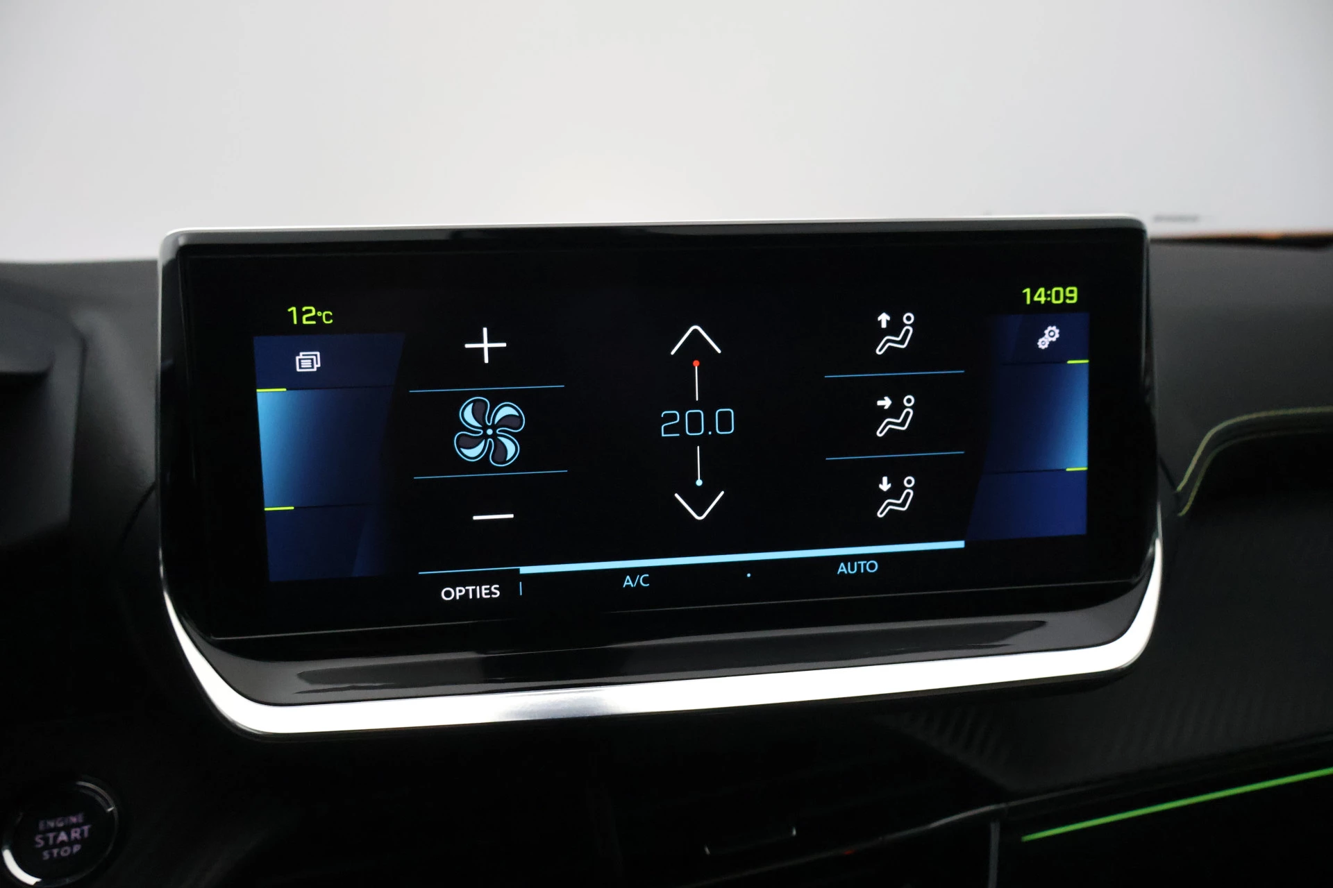 Hoofdafbeelding Peugeot e-2008