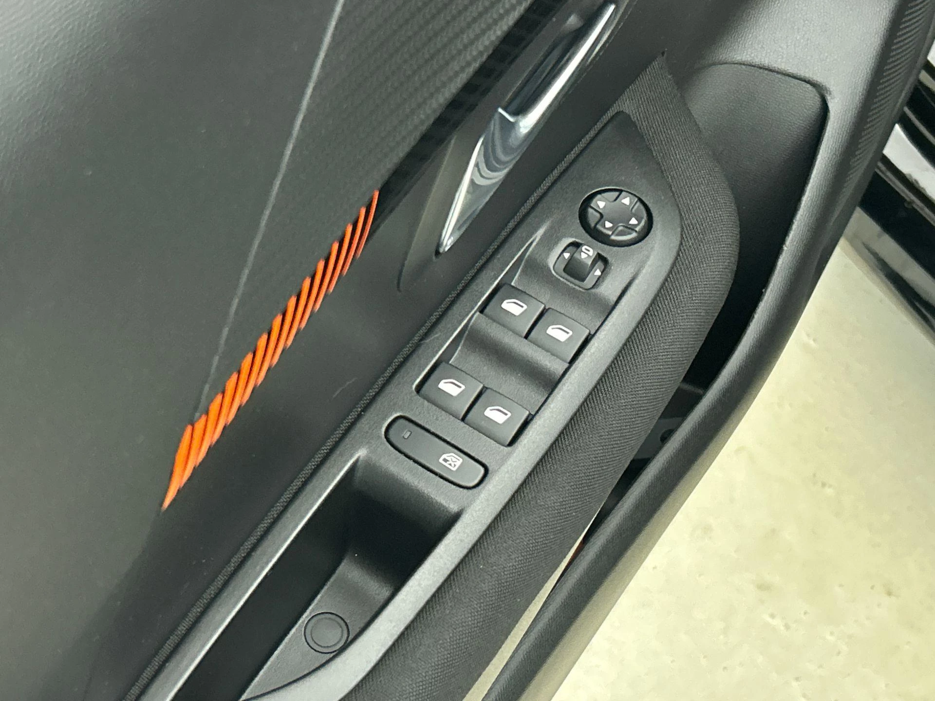 Hoofdafbeelding Peugeot e-208