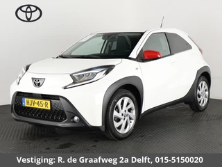 Hoofdafbeelding Toyota Aygo Toyota Aygo X 1.0 VVT-i MT First + Corel Red Pack | Apple Carplay & AndroidAUTO | Camera | Lichtmetalen velgen | Privacy Glass |