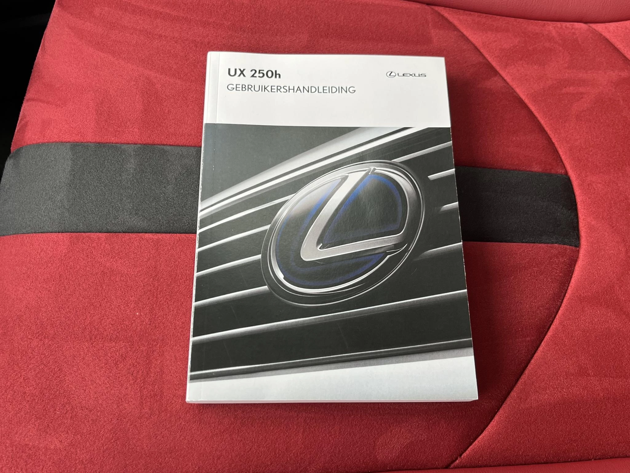 Hoofdafbeelding Lexus UX