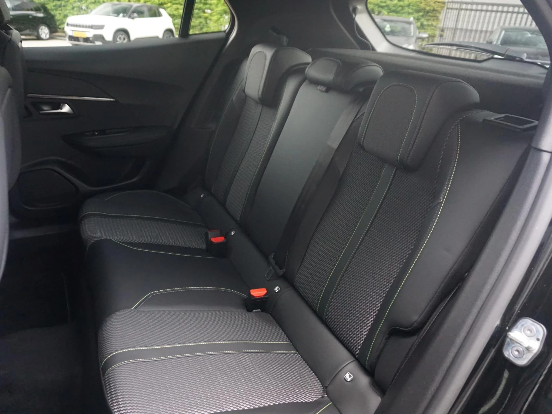 Hoofdafbeelding Peugeot e-2008