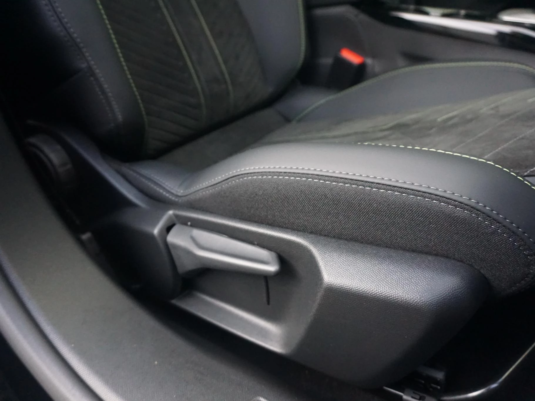 Hoofdafbeelding Peugeot e-2008