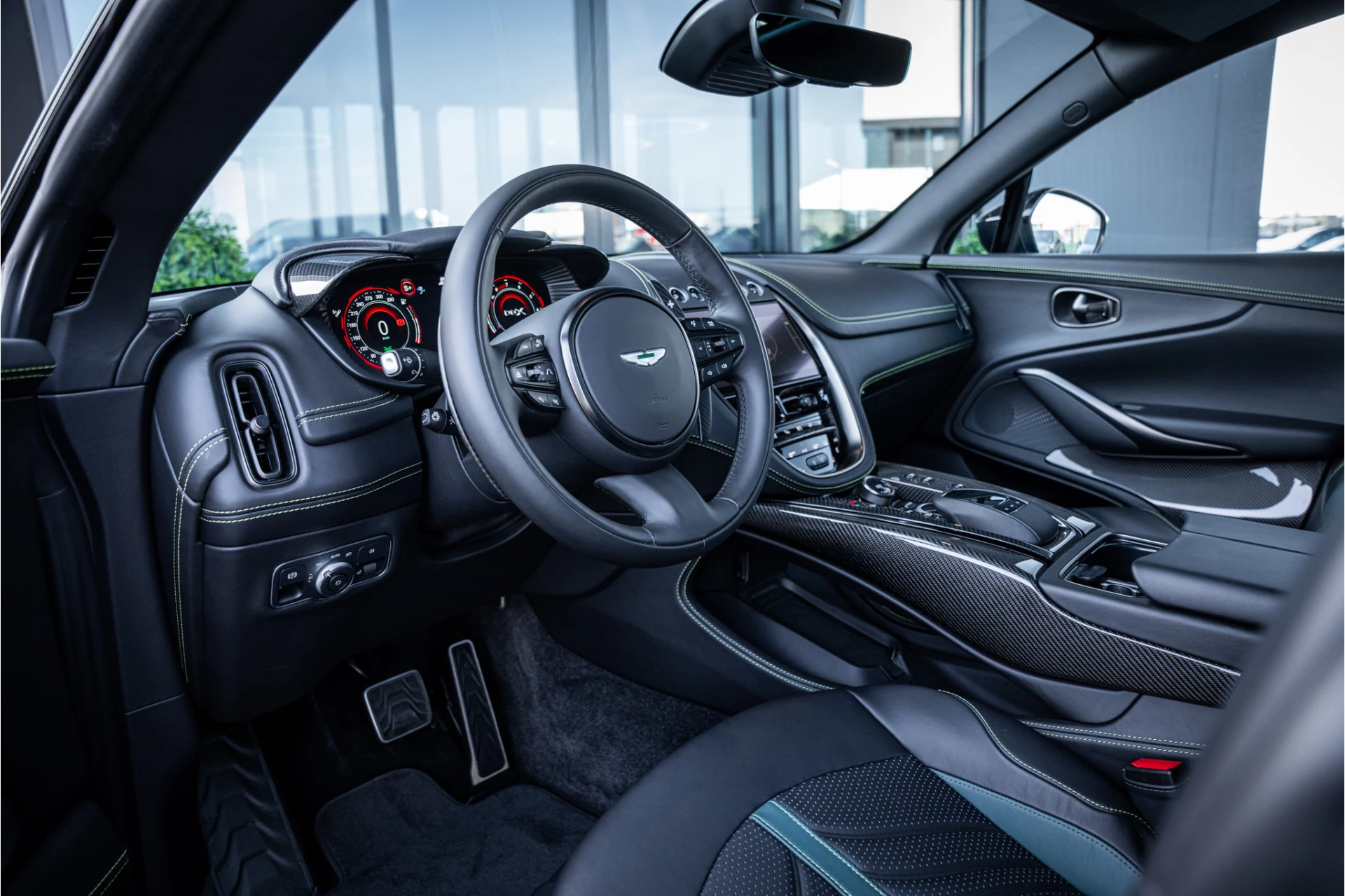 Hoofdafbeelding Aston Martin DBX