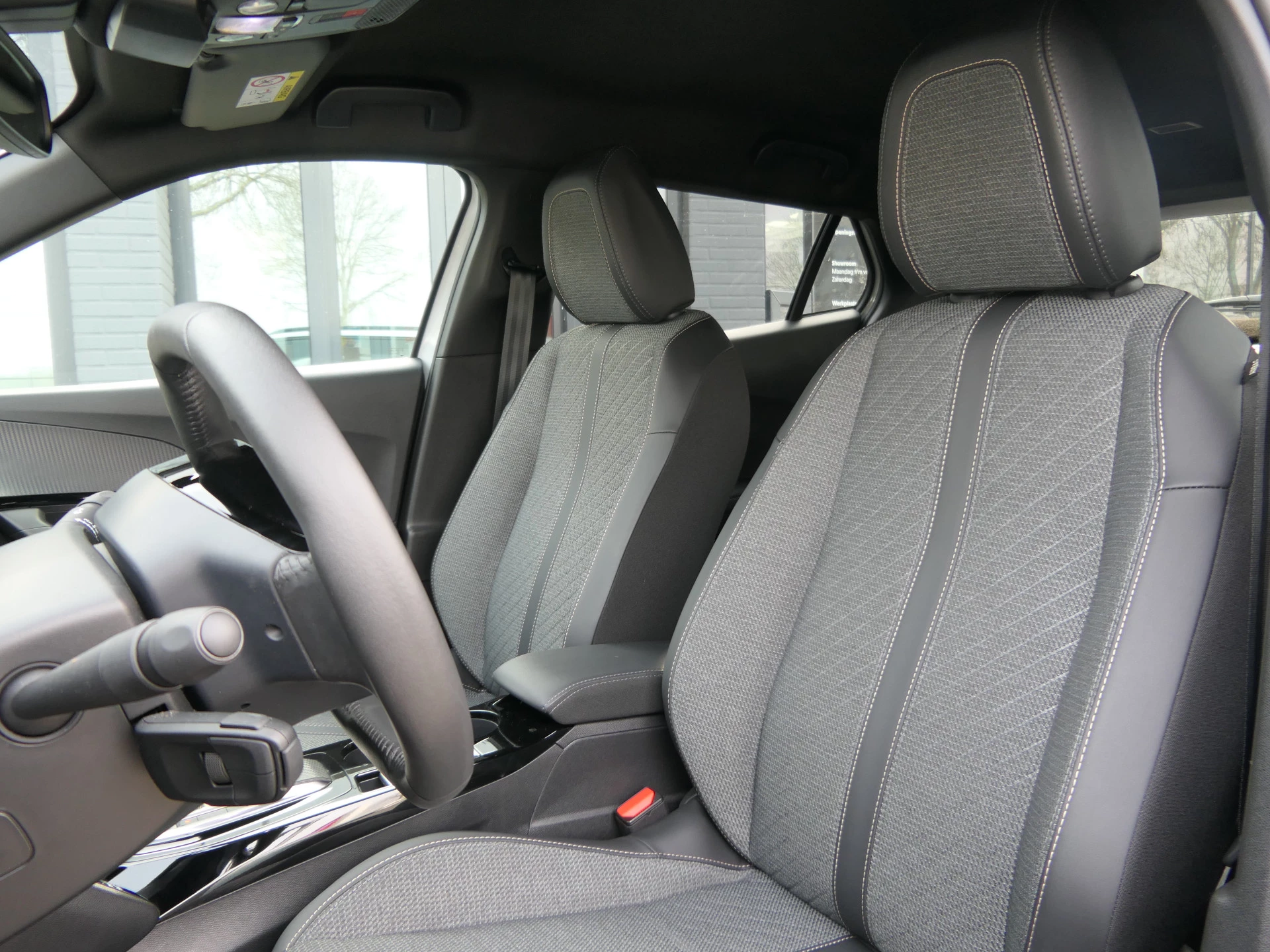 Hoofdafbeelding Peugeot e-2008