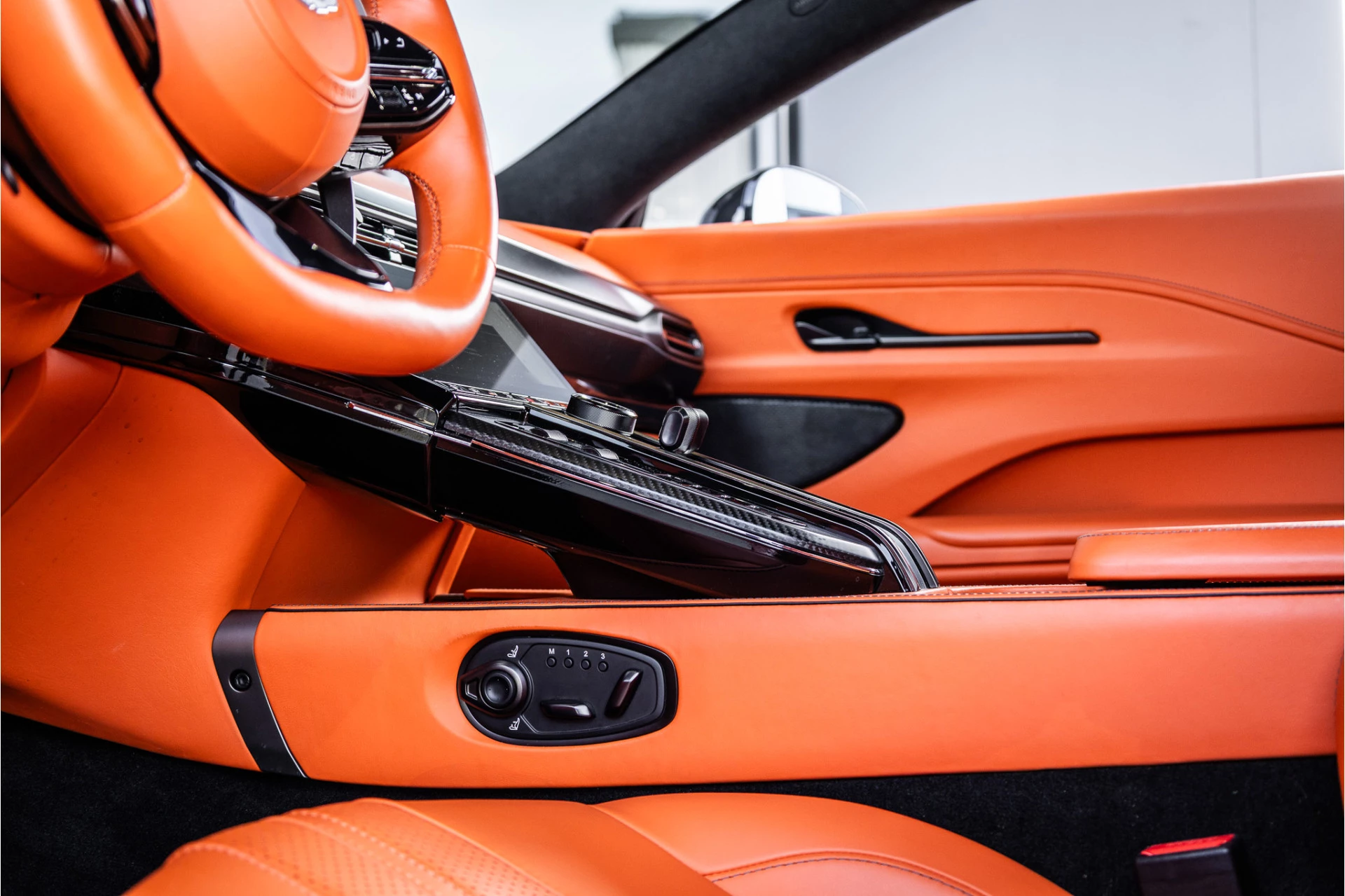 Hoofdafbeelding Aston Martin V8 Vantage