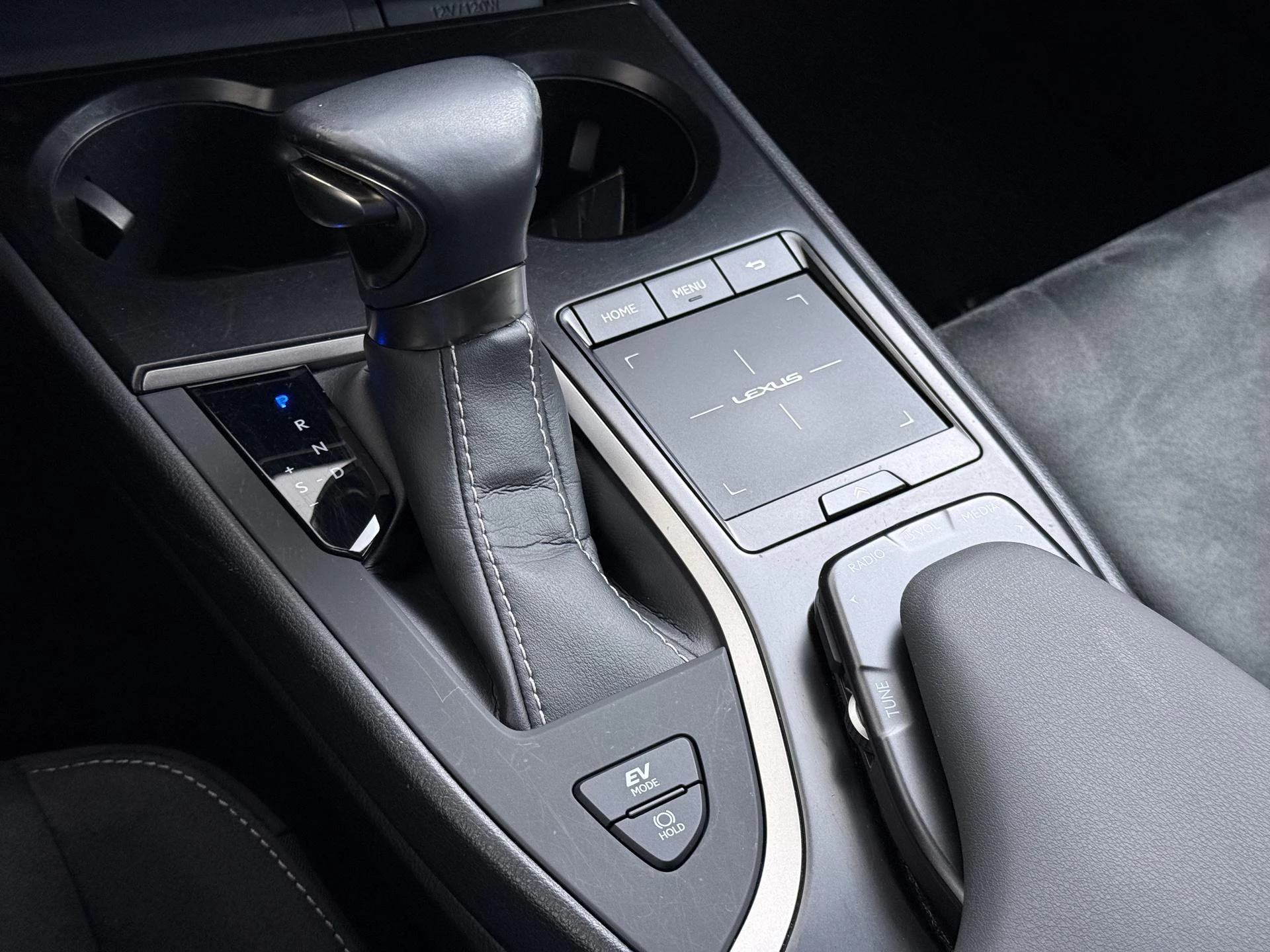 Hoofdafbeelding Lexus UX