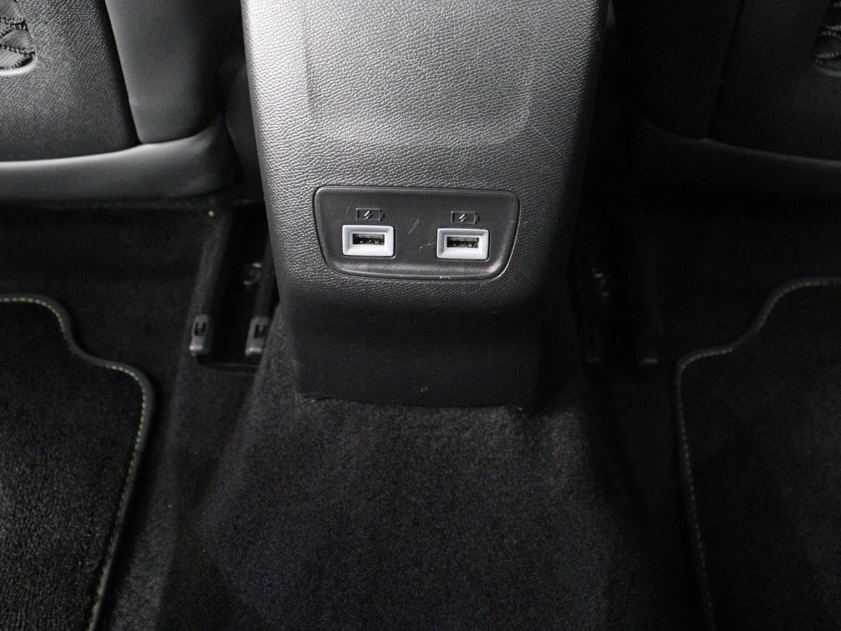 Hoofdafbeelding Peugeot e-2008