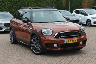 MINI Countryman Mini 2.0 Cooper S E ALL4 Chili / Panoramadak / Camera / Head-up / Leder / Keyless / 19'' / Navi. Proff / Stoelverwarming / Cruise Control