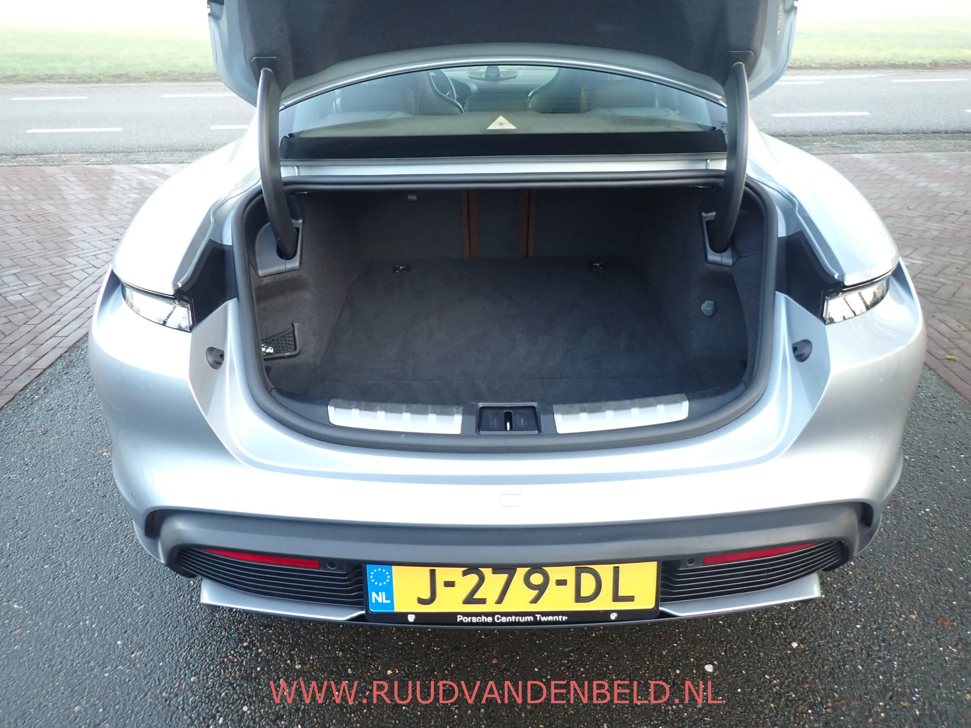 Hoofdafbeelding Porsche Taycan