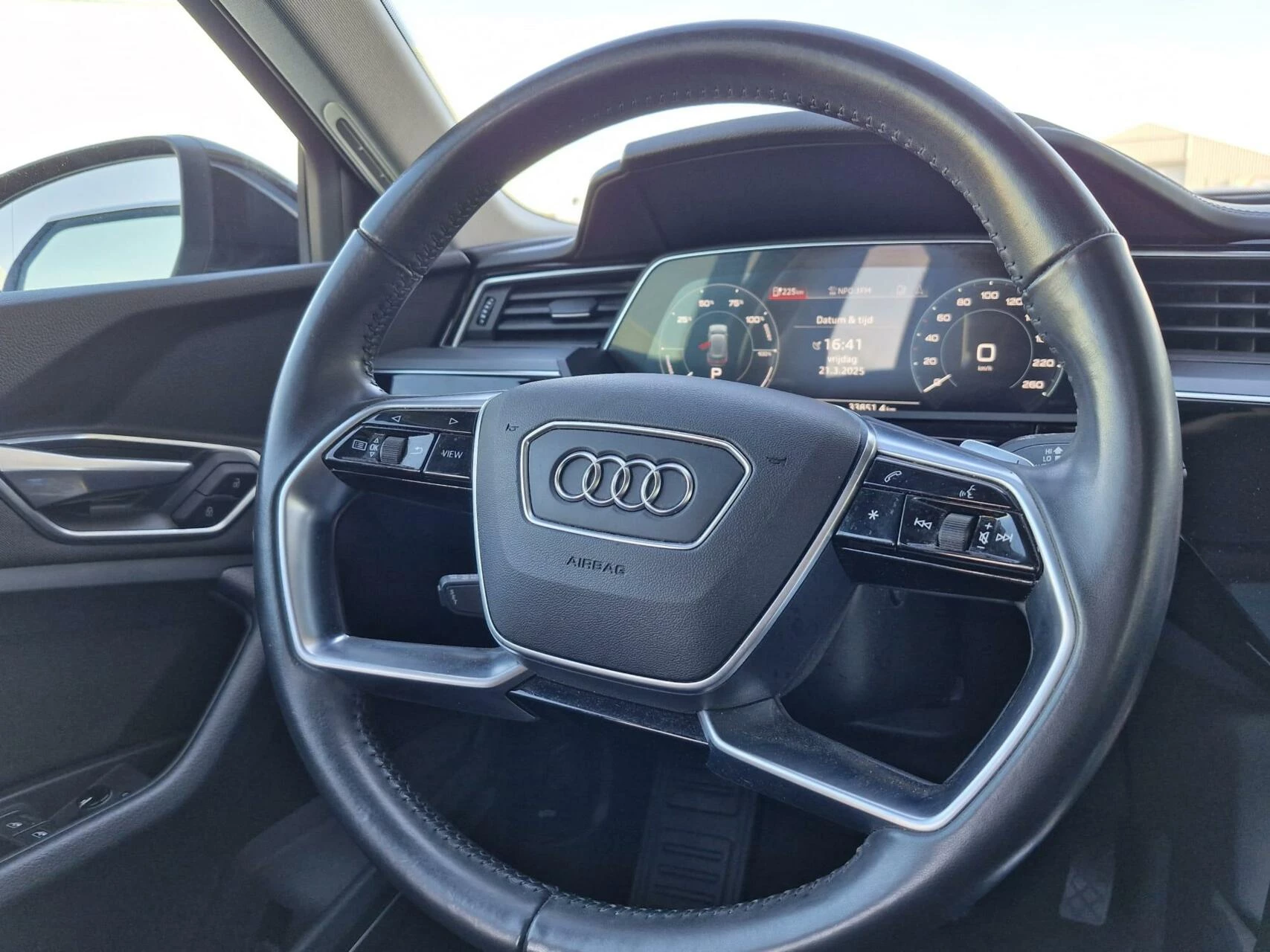 Hoofdafbeelding Audi e-tron