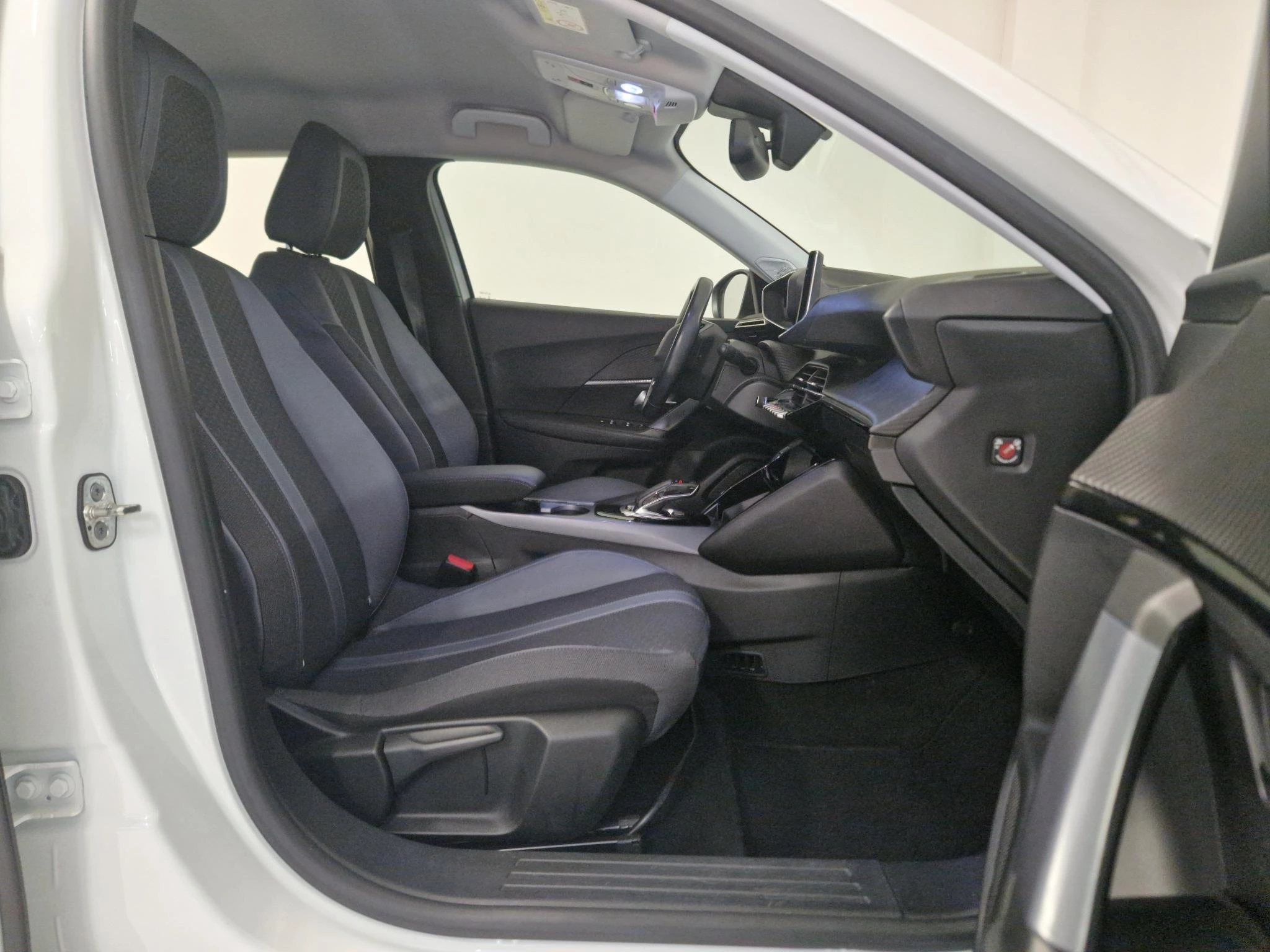 Hoofdafbeelding Peugeot e-2008