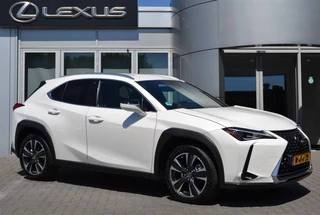 Hoofdafbeelding Lexus UX Lexus UX 250h Preference Line NL-AUTO STOELVERW LEDER BLIND-SPOT PARK-SENS CARPLAY AD-CRUISE NAV