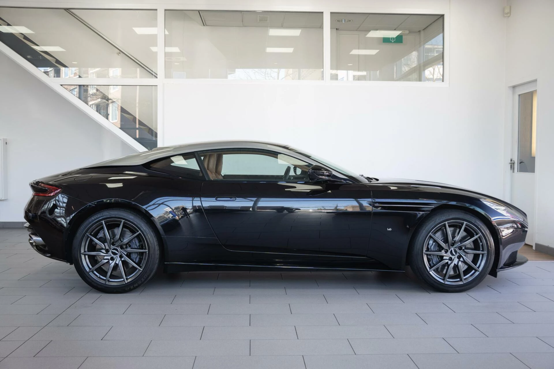 Hoofdafbeelding Aston Martin DB11