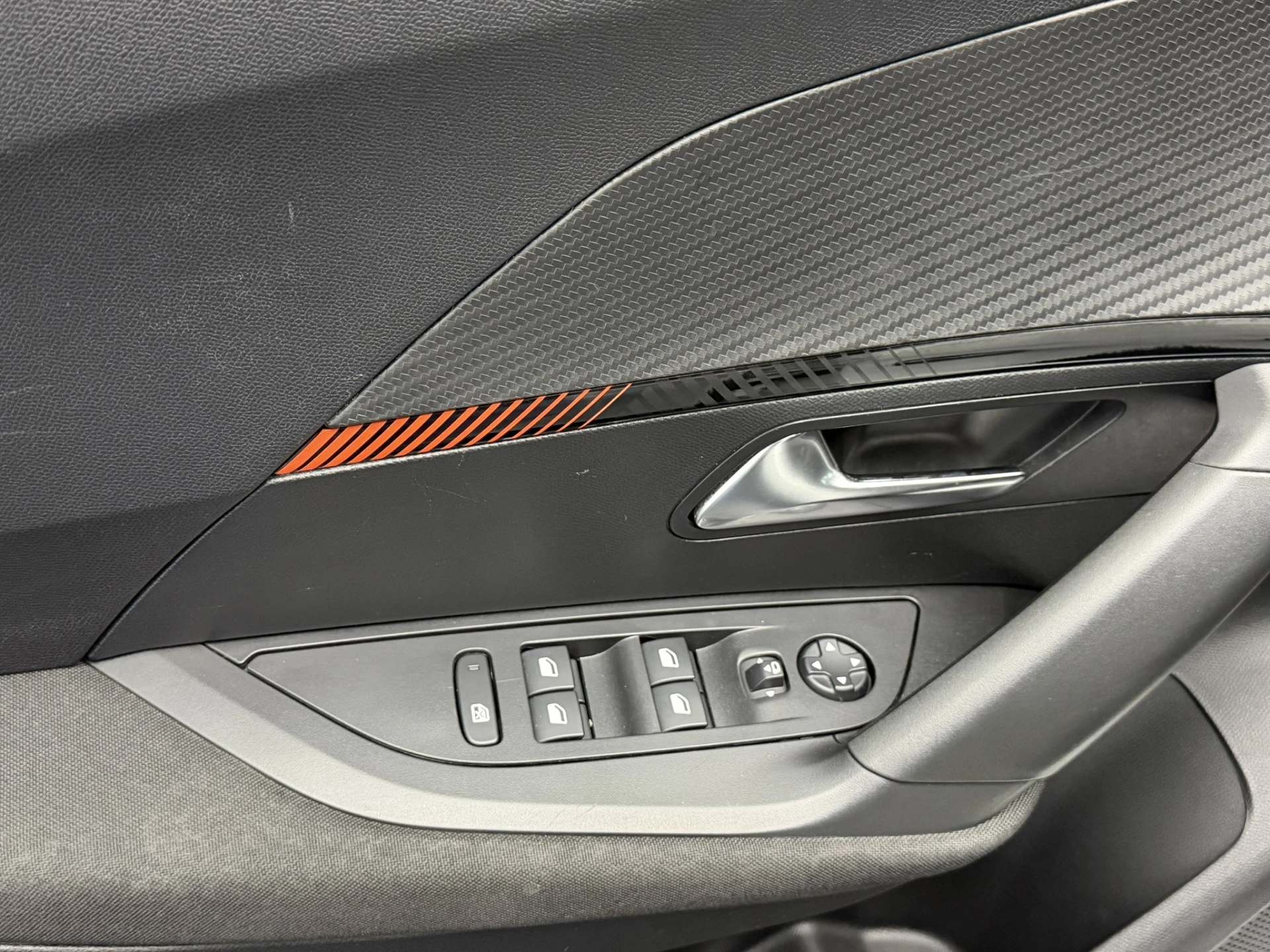 Hoofdafbeelding Peugeot e-2008