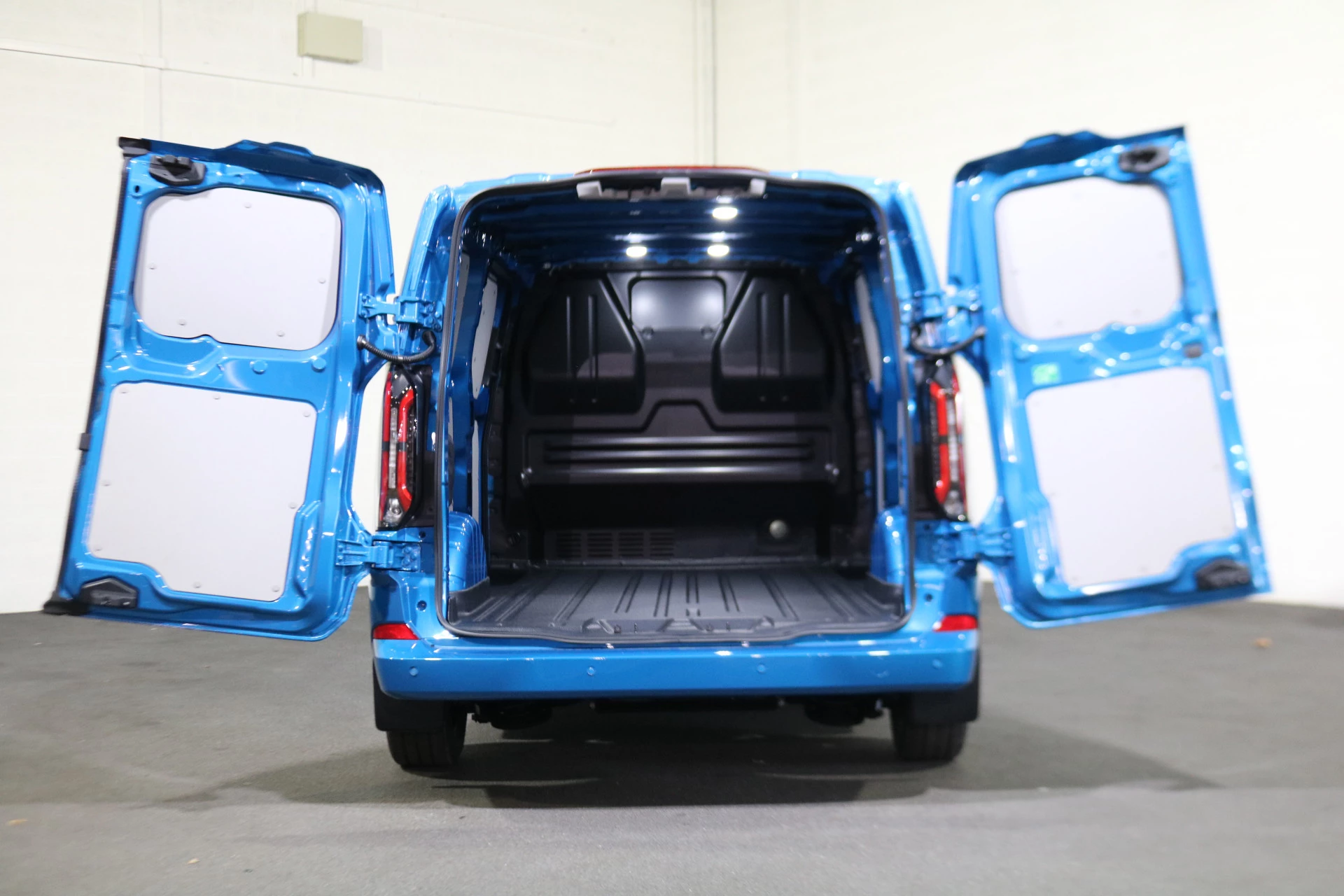 Hoofdafbeelding Ford E-Transit Custom