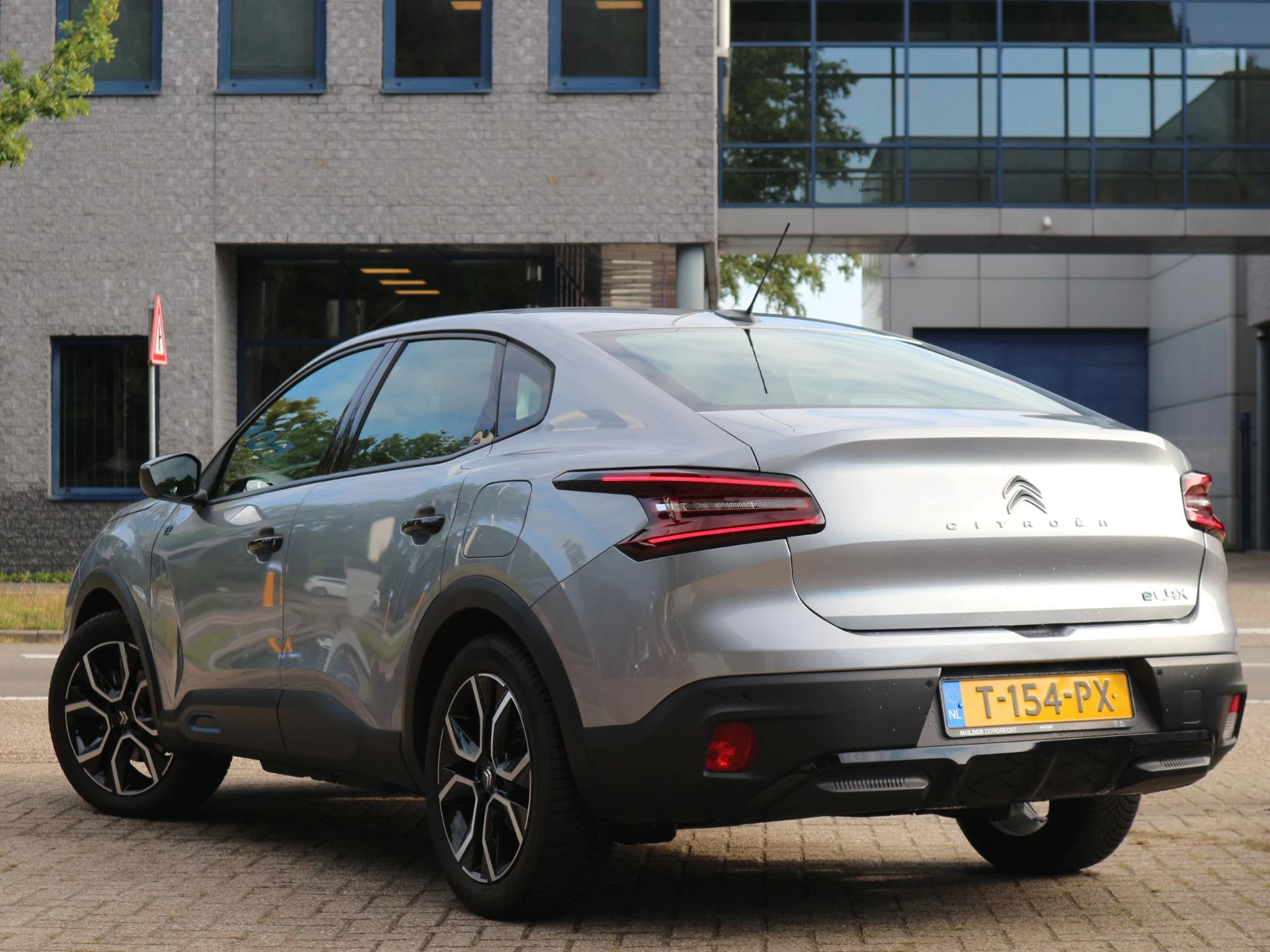 Hoofdafbeelding Citroën ë-C4 X