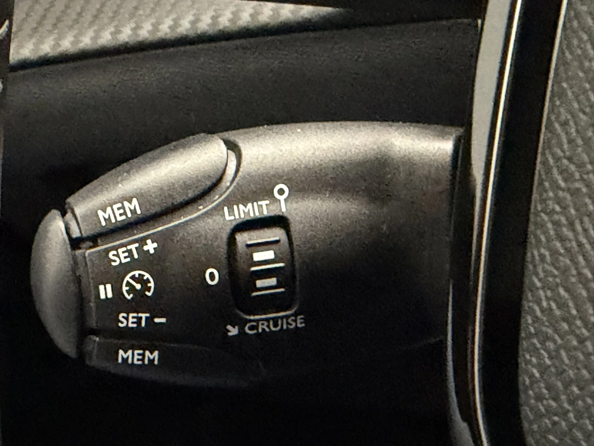 Hoofdafbeelding Peugeot e-2008