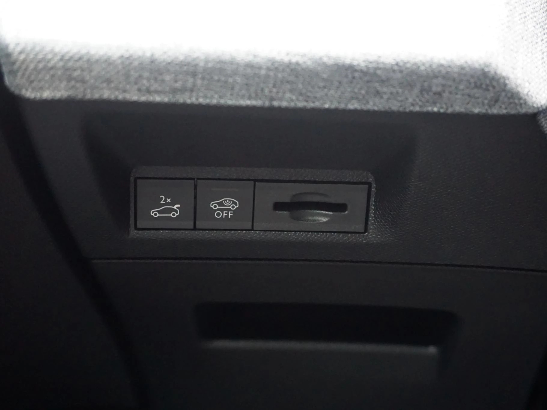 Hoofdafbeelding Peugeot e-5008
