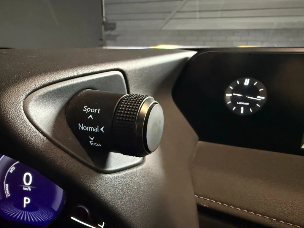 Hoofdafbeelding Lexus UX