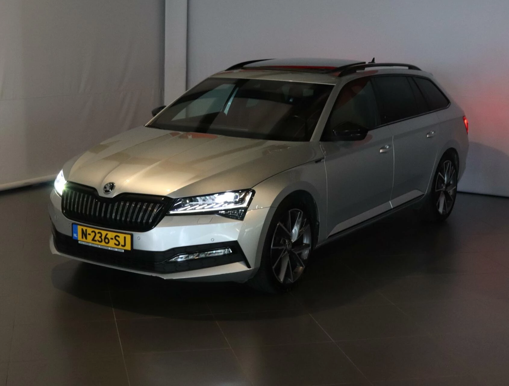 Hoofdafbeelding Škoda Superb