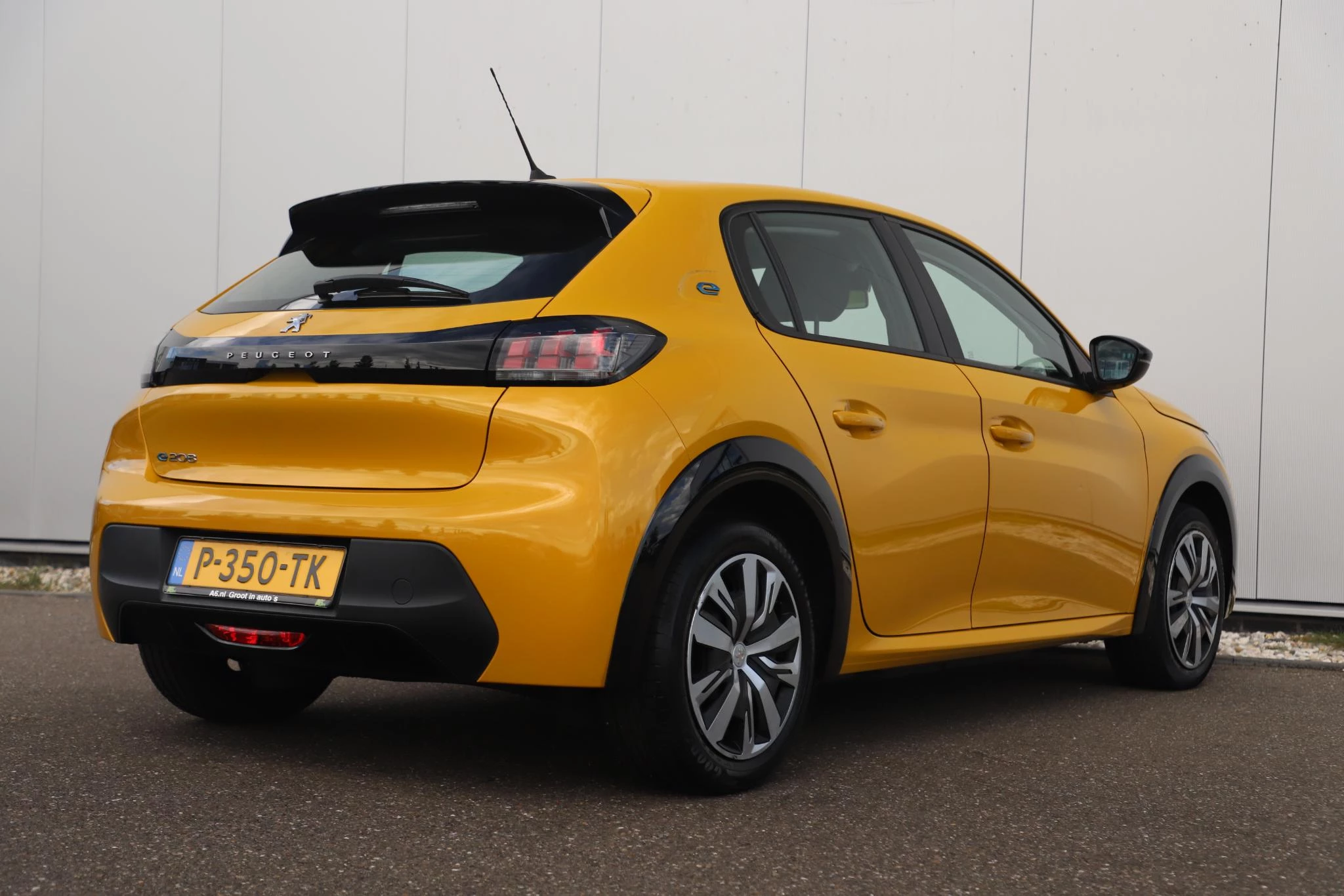 Hoofdafbeelding Peugeot e-208
