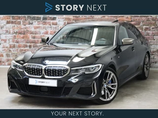 BMW 3 Serie Sedan M340i xDrive High Executive M Sport Pakket Automaat / Harman Kardon / CoPilot Pack / Head-Up Display / Schuif-/kanteldak / Comfort Access / 360 Camera / Leder / Laser Light / 19 Inch / Stoelverwarming / Live Cockpit Professional / Climate Control / Shadow Line / 19 Inch