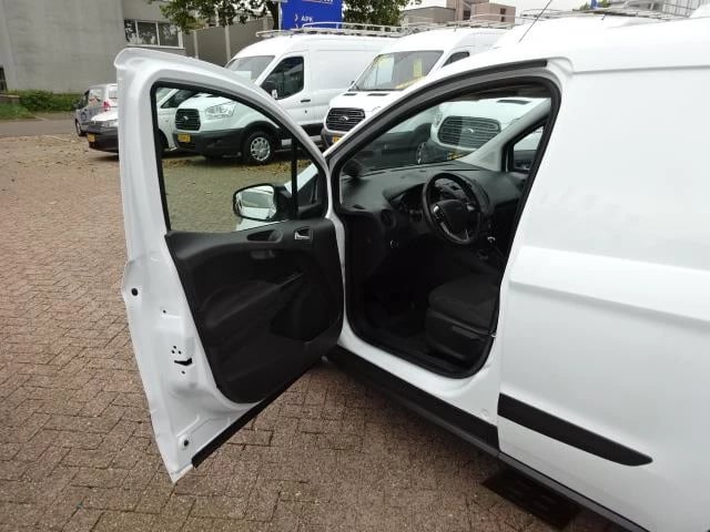 Hoofdafbeelding Ford Transit Courier