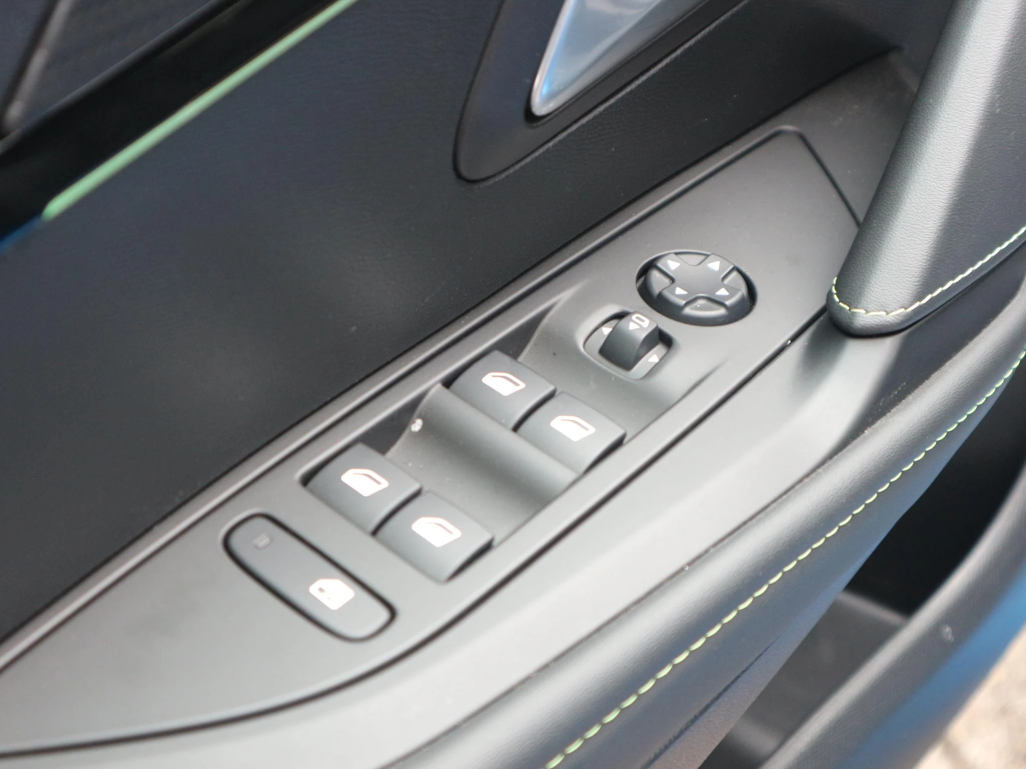 Hoofdafbeelding Peugeot e-208