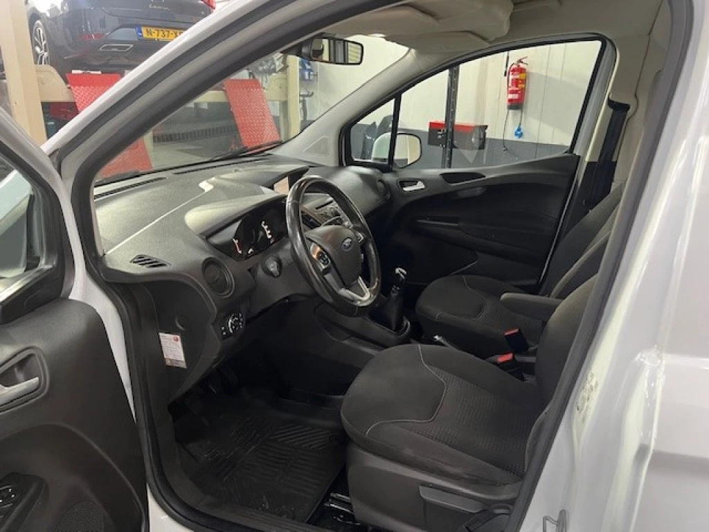 Hoofdafbeelding Ford Transit Courier
