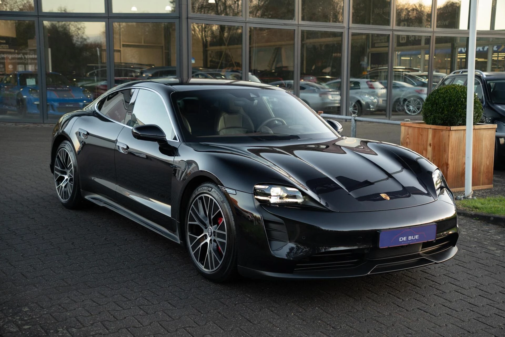 Hoofdafbeelding Porsche Taycan