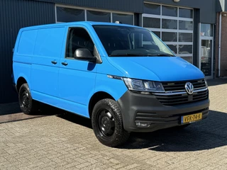 Volkswagen Transporter 2.0 TDI L1H1 4Motion Bulli DSG 150pk Verhoogd All Terrain Banden  Airco Cruise control Trekhaak 2500 kg trekgewicht Apple carplay Camera Stoelverwarming 3-Persoons Off road Euro 6