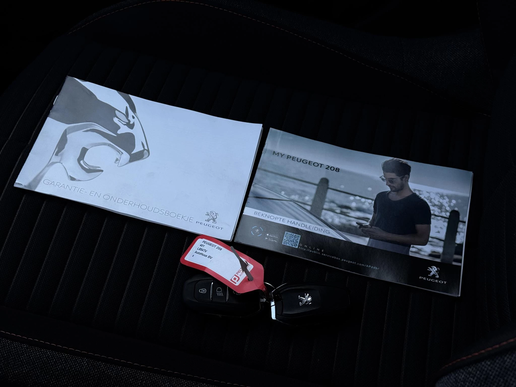 Hoofdafbeelding Peugeot e-208